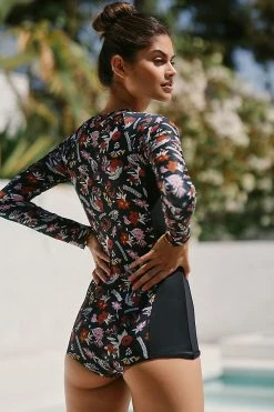 Budget ???? Carolina K Reefline Rashguard BLACK ???? 3 Budget ???? Carolina K Reefline Rashguard BLACK ???? -Sweaty Betty Shop unnamed file 1106