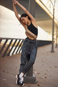 Best deal 😍 Varley Beckett Pants BLACK MOTIF 😉