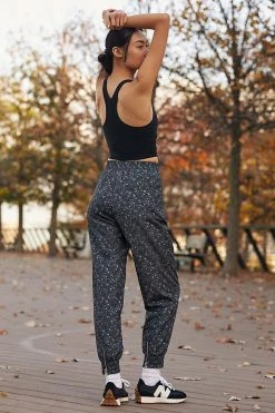Best deal 😍 Varley Beckett Pants BLACK MOTIF 😉 -Sweaty Betty Shop unnamed file 372