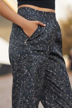 Best deal 😍 Varley Beckett Pants BLACK MOTIF 😉 -Sweaty Betty Shop unnamed file 373