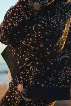 Outlet 👏 Electric & Rose Erin Sweatshirt BLACK MOTIF 💯 -Sweaty Betty Shop unnamed file 95