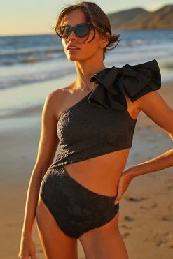 Hot Sale ???? Beach Riot Exclusive Bow One-Piece ???? Swimsuit BLACK ❤️